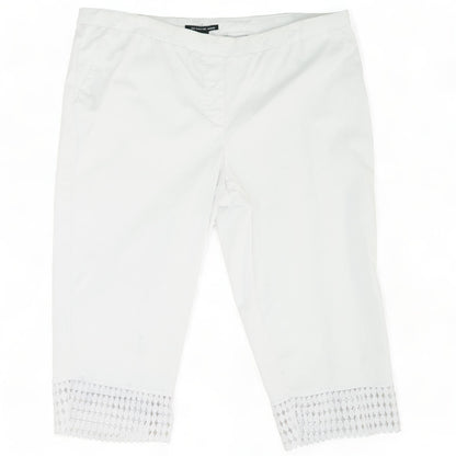 White Solid Capri Pants