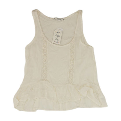 White Solid Sleeveless Blouse