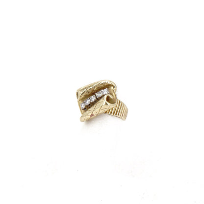 18K Gold Textured Scroll Ring with Five Round Diamonds