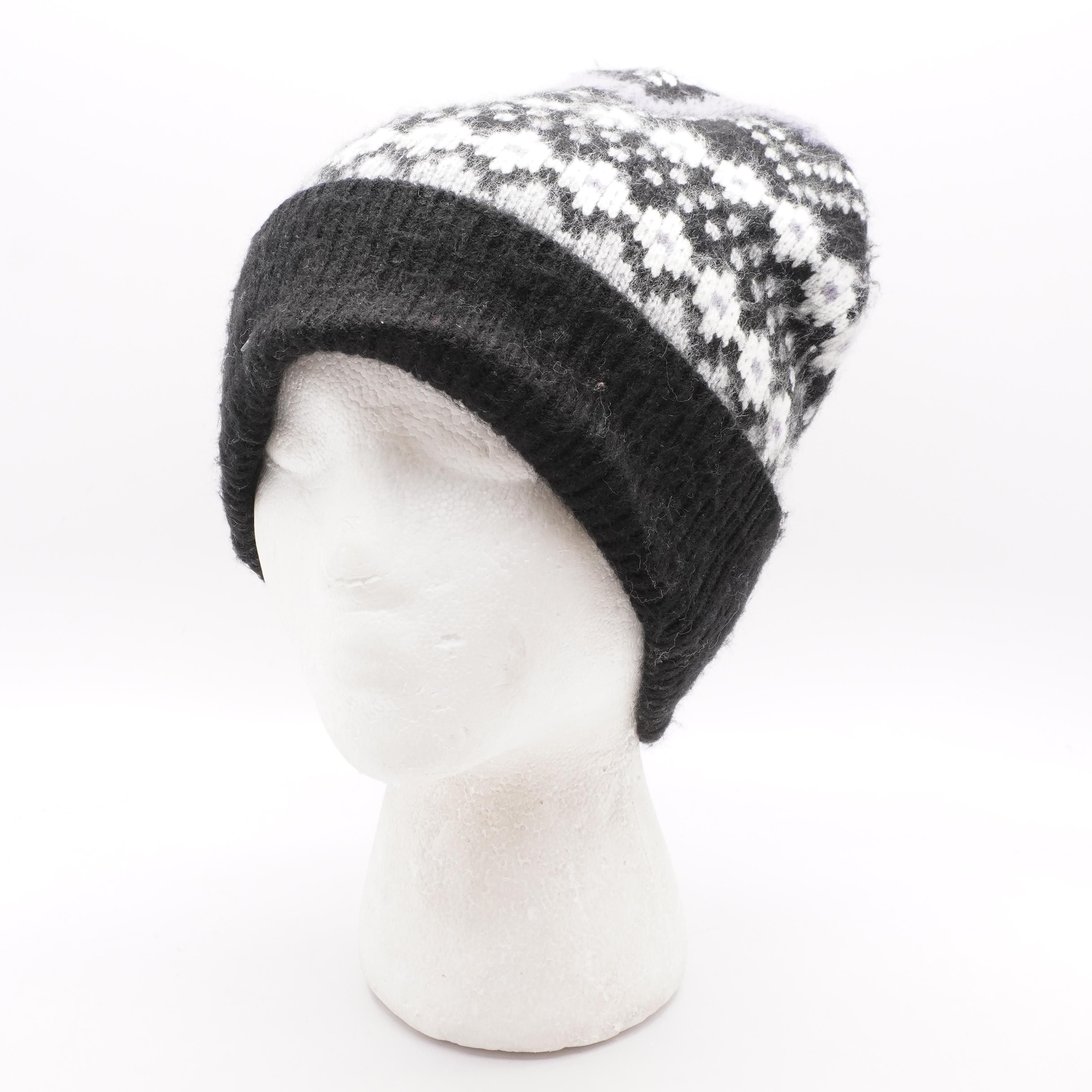 Black Graphic Beanie – Unclaimed Baggage