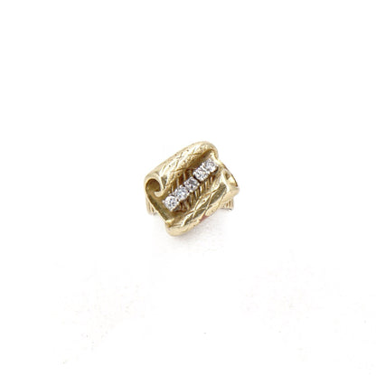 18K Gold Textured Scroll Ring with Five Round Diamonds