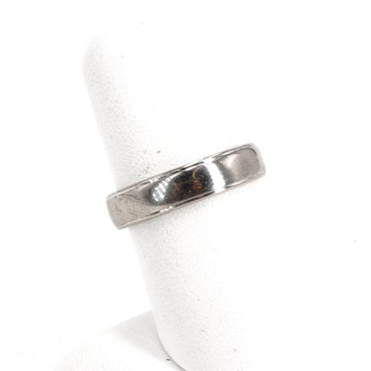 18K White Gold Plain Band With Grooved Edge