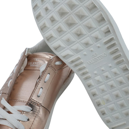 Rockstud VLTN Rose Gold Low Top Sneaker