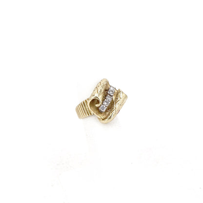 18K Gold Textured Scroll Ring with Five Round Diamonds