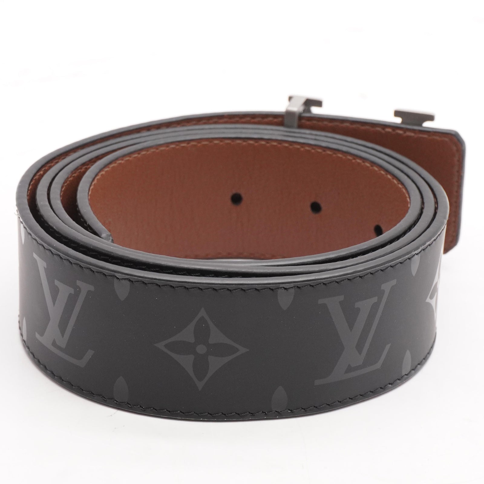 Louis Vuitton Initiales 40mm mens black belt. Iconic and timeless, perfect  with jeans, for a casual look.