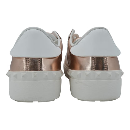 Rockstud VLTN Rose Gold Low Top Sneaker